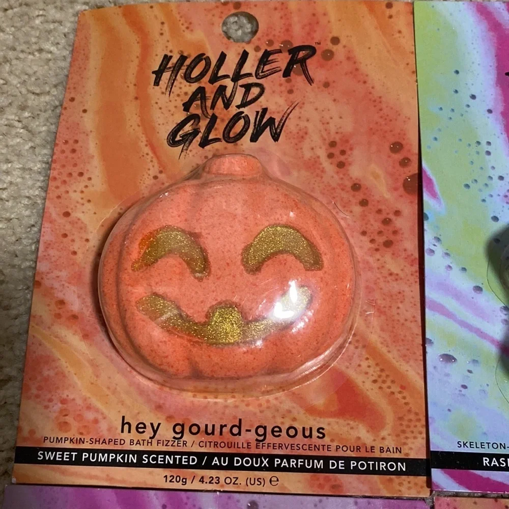 Holler and glow Halloween theme bath fizzer bombs lot